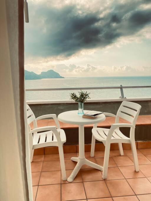 Seaside Oasis Apartment Чефалу Екстериор снимка