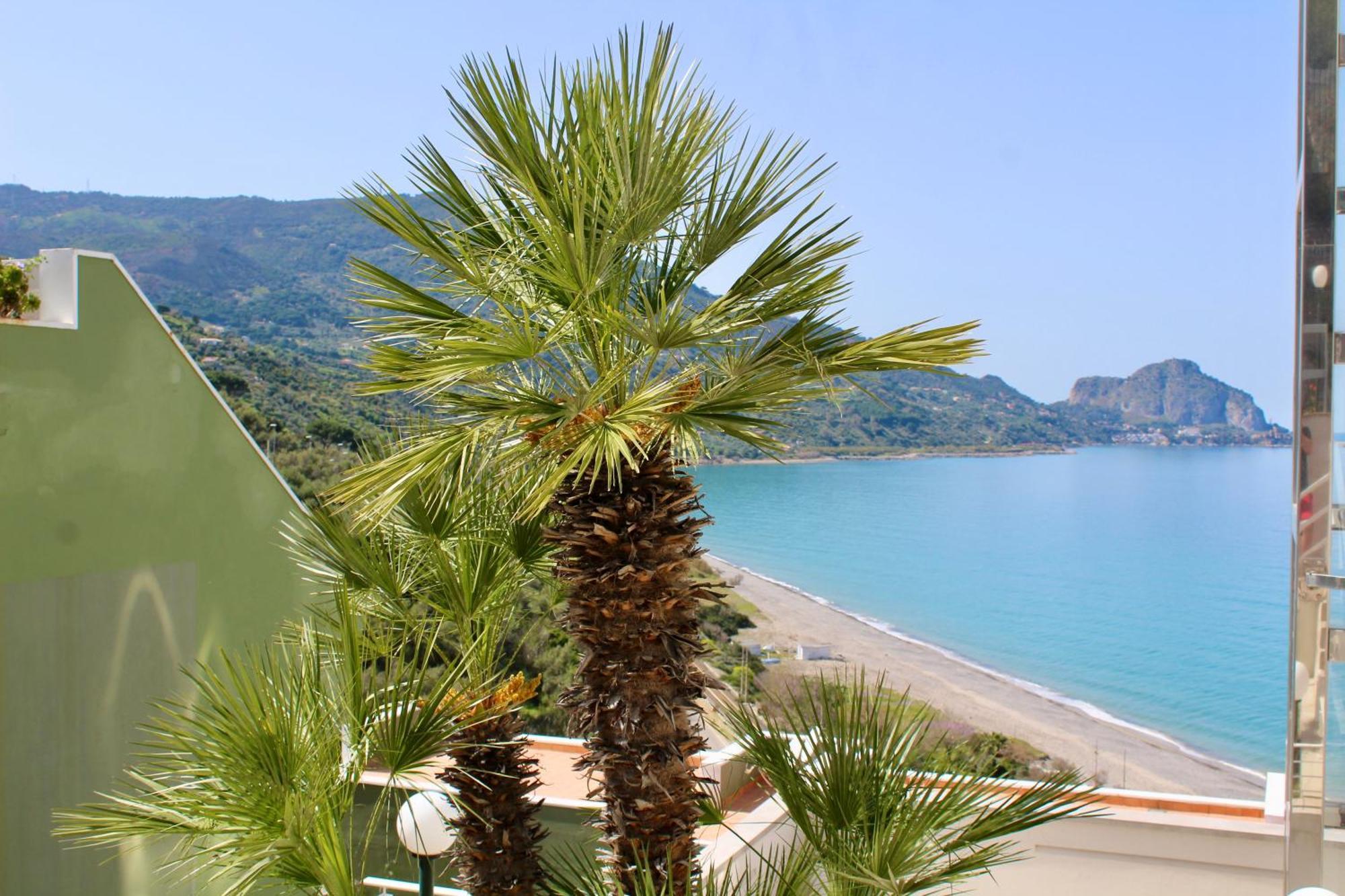 Seaside Oasis Apartment Чефалу Екстериор снимка