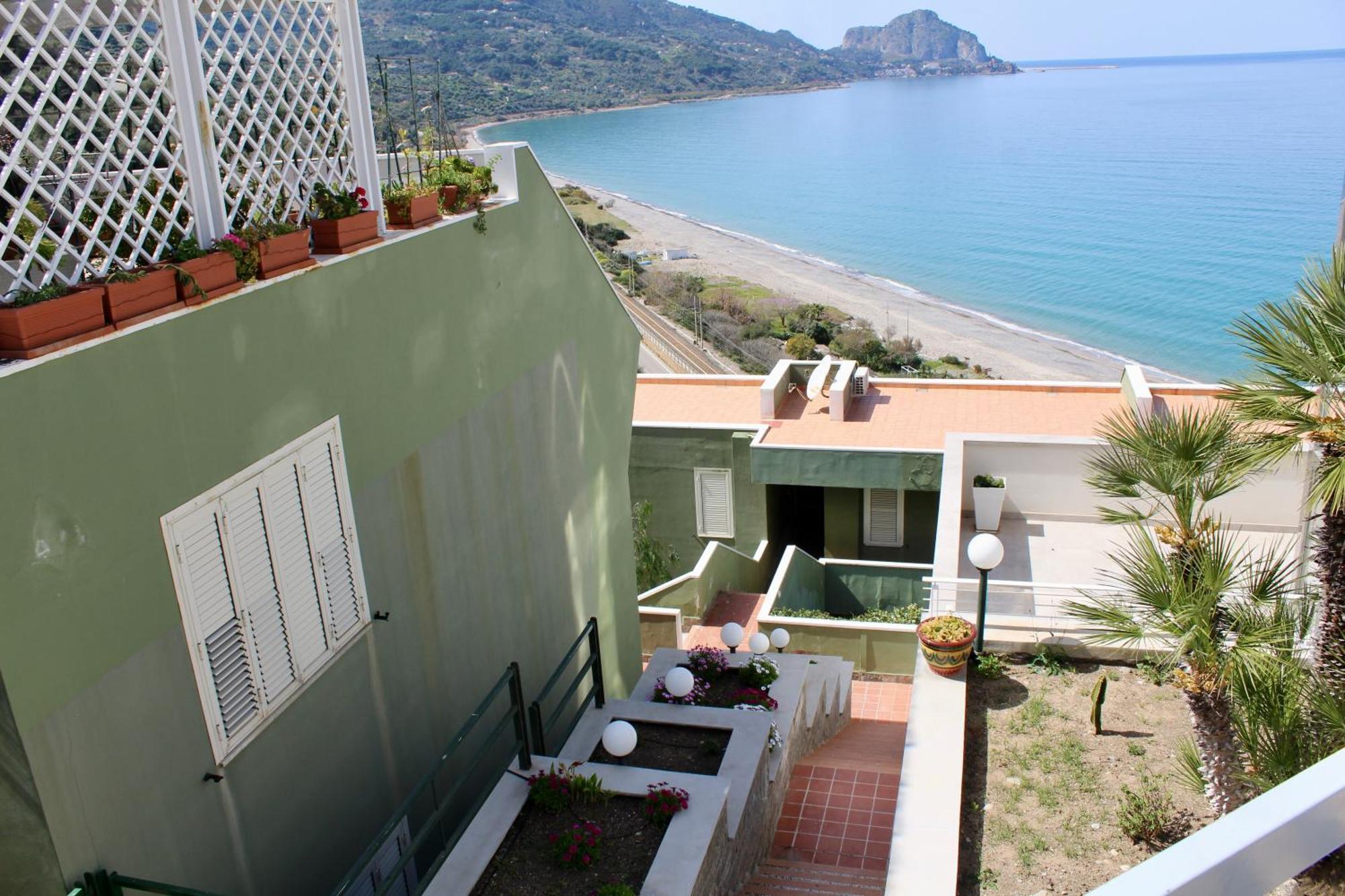Seaside Oasis Apartment Чефалу Екстериор снимка