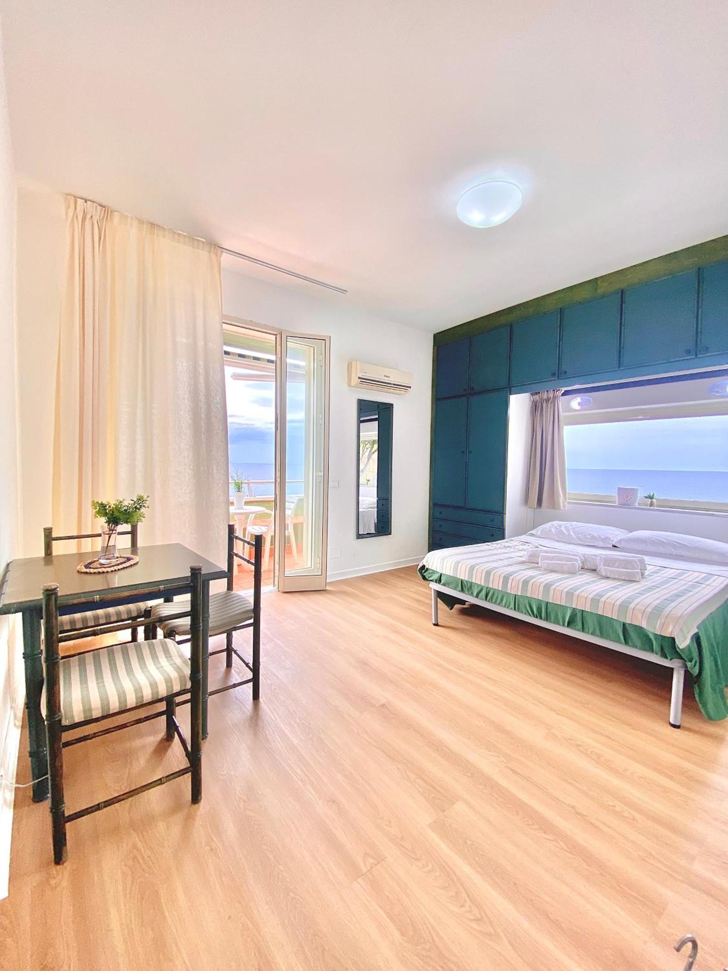 Seaside Oasis Apartment Чефалу Екстериор снимка
