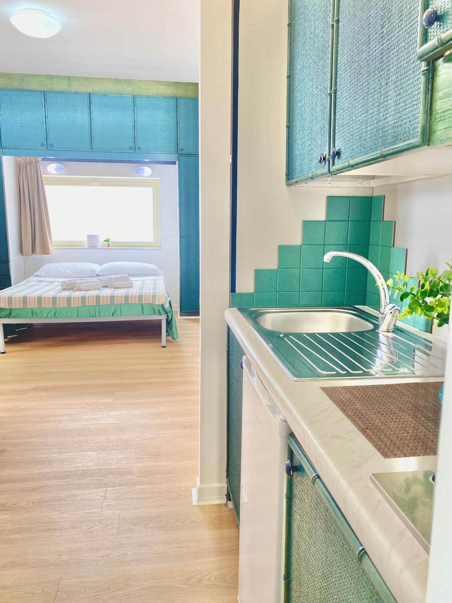 Seaside Oasis Apartment Чефалу Екстериор снимка